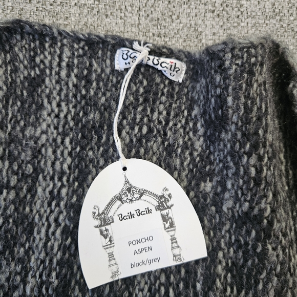 Baik Baik Honolulu Poncho Womens ONE SIZE NEW WITH TAGS ASPEN GREY/BLACK - Picture 9 of 9